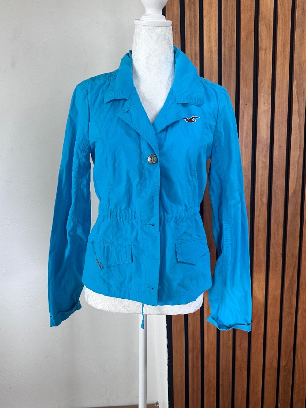 Hollister Co. NWT 100% cotton turquoise lightweight utility jacket. Size small-